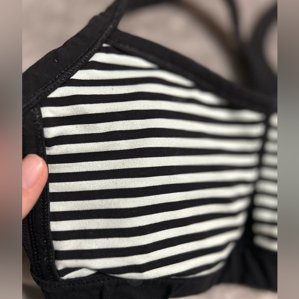 Lululemon Racerback Bra Size 2 - Picture 8 of 9